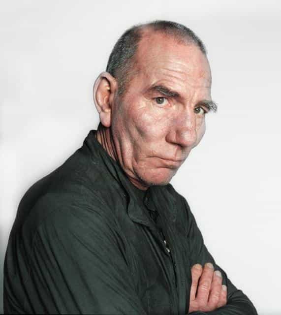 Pete Postlethwaite